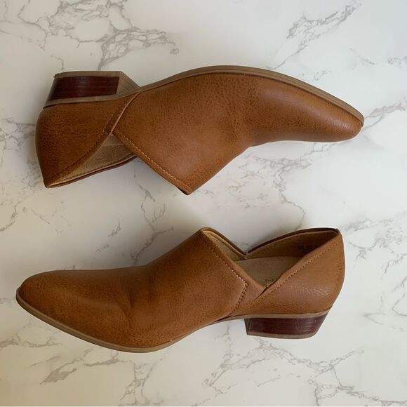 Naturalizer Women's Carlyn Block Heel Ankle Bootie in Brown | Size 8 - Picture 3 of 8